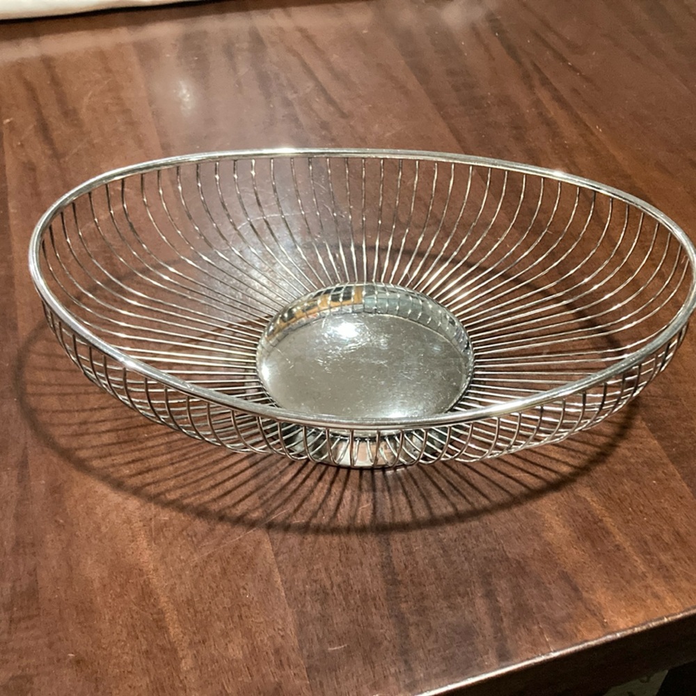 Italian Raimond Silverplated wire basket fruit bread